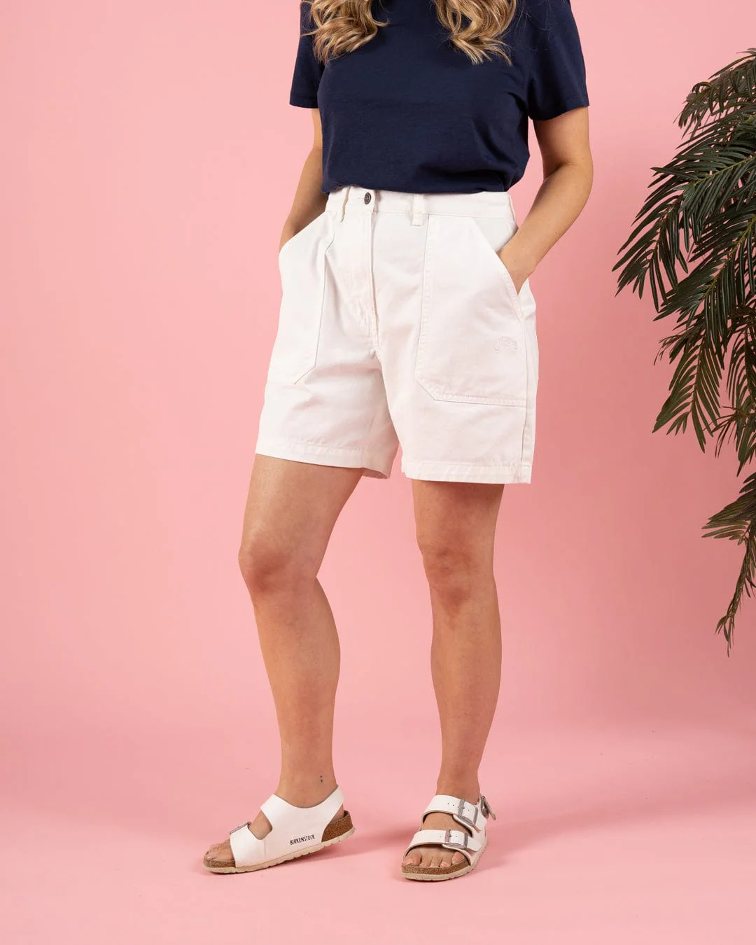 Ogden Womens Longline Chino Shorts in White - Image 4
