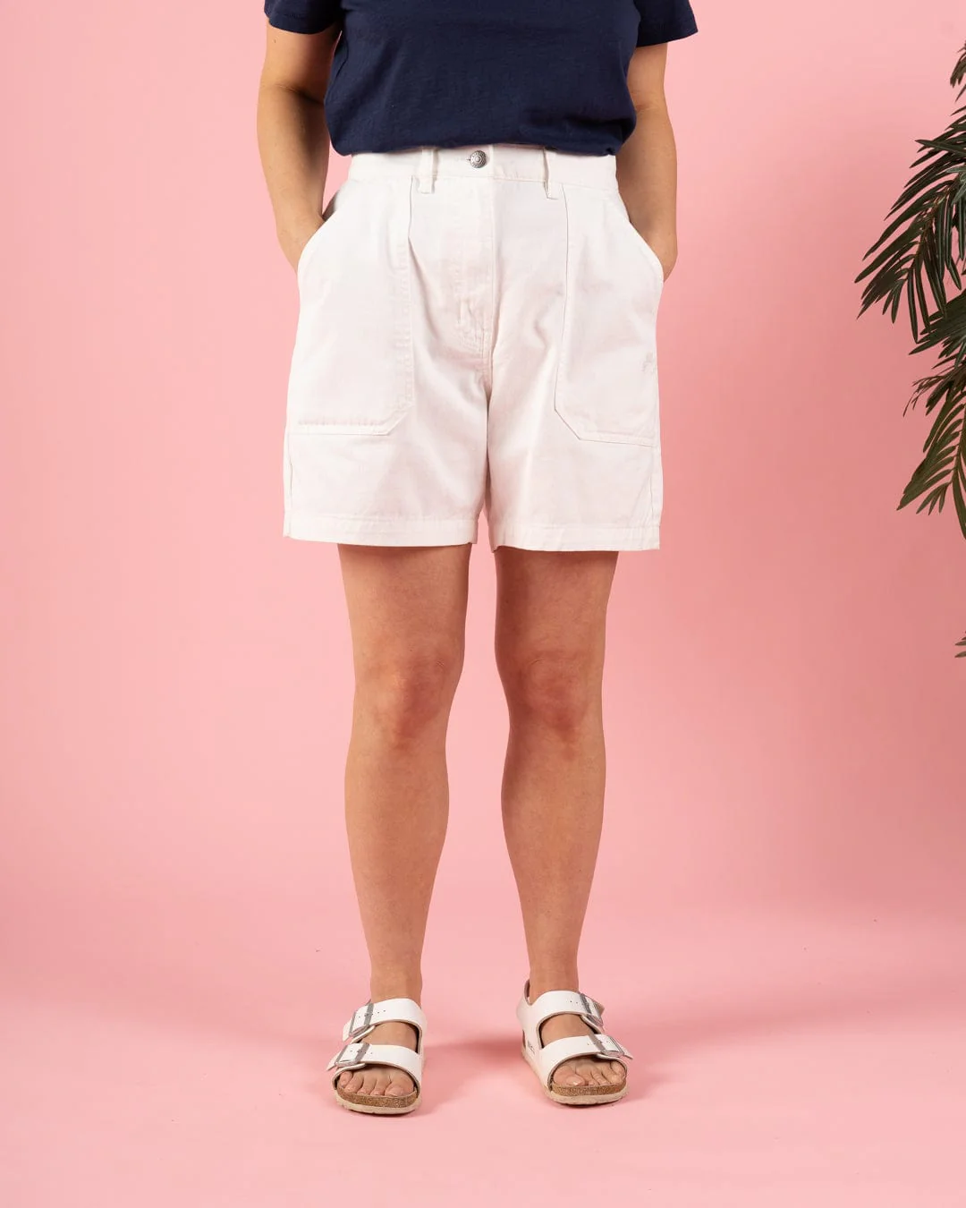 Ogden Womens Longline Chino Shorts in White - Image 9