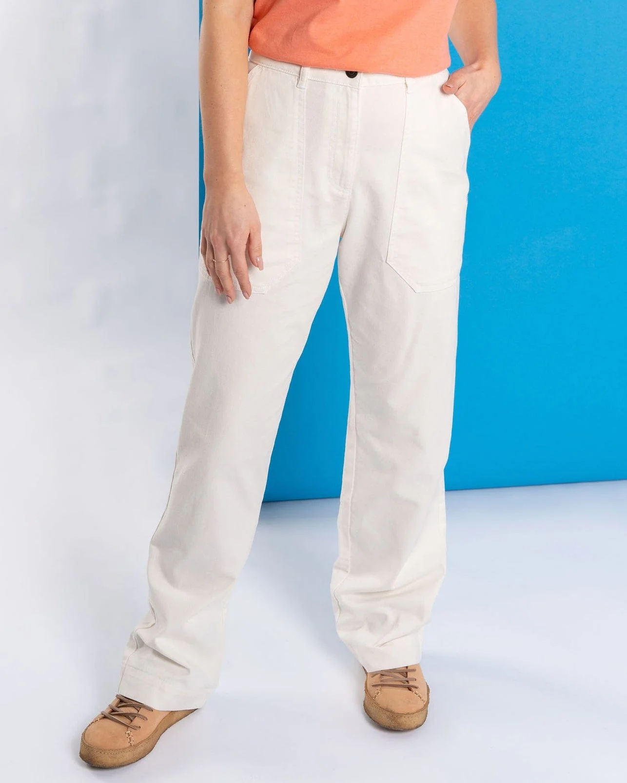 Ogden Womens Straight Leg Trousers in White - Image 3